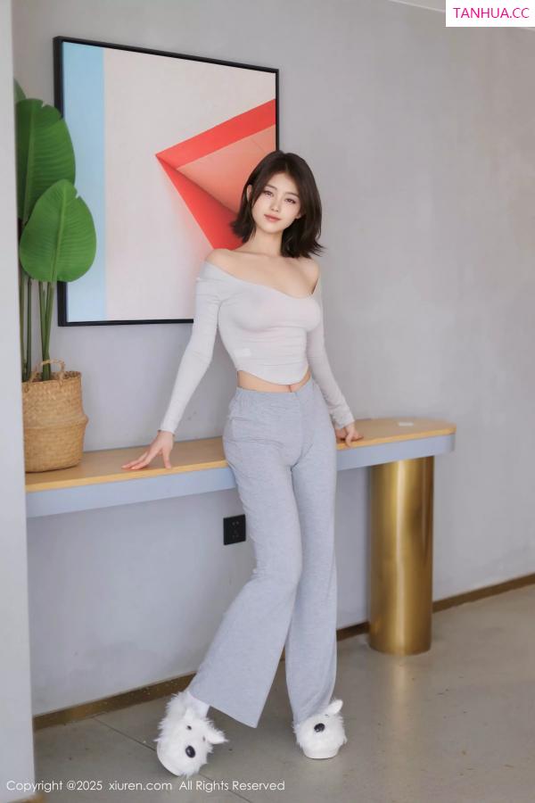   [XiuRen]高清写真图 2025.03.14 No.10021 小橘子orange 美腿性感第10张图片